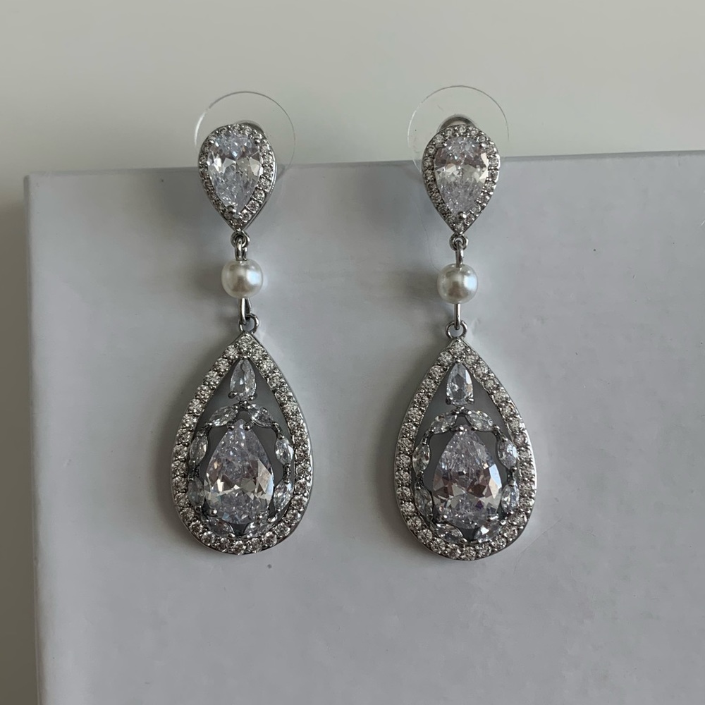 Silver and Pearl Drop Earring